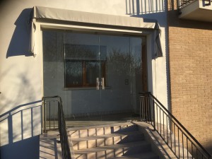 chiusura scale porte vetro chiusura vani  chiusura entrata vetro risparmio energetico risparmio riscaldamento porte in vetro vetrate chiusura nicchie vetra pordenone treviso padova verona portogruaro udine (24) 